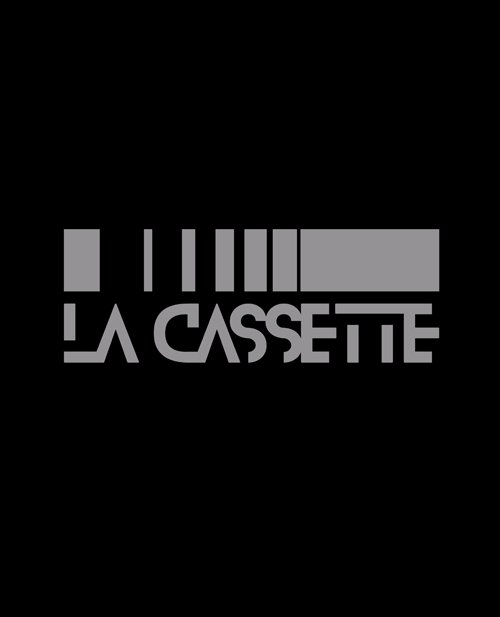 La Cassete, en Castro Urdiales. Logotipo realizado por Agencia Diagonal, en Cantabria.